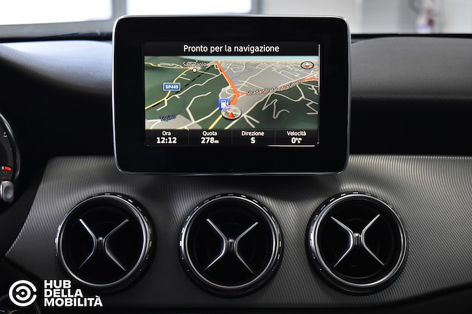 MERCEDES-BENZ GLA 200 d Automatic 4Matic Sport